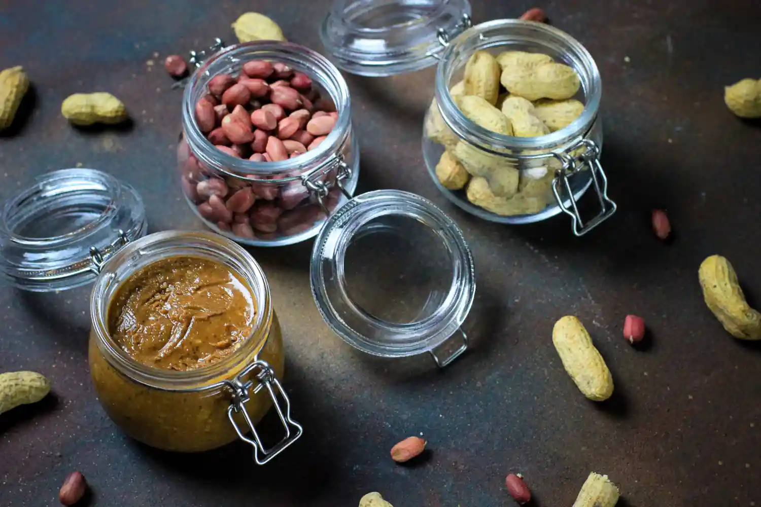 Natural peanut butter usually separates, with oil on top. This indicates a lack of stabilizers and hydrogenated oils, making it a better choice for digestion.